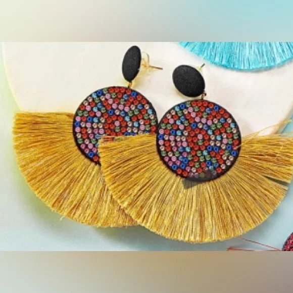 Beautiful tassel earrings - Picture 2 of 2